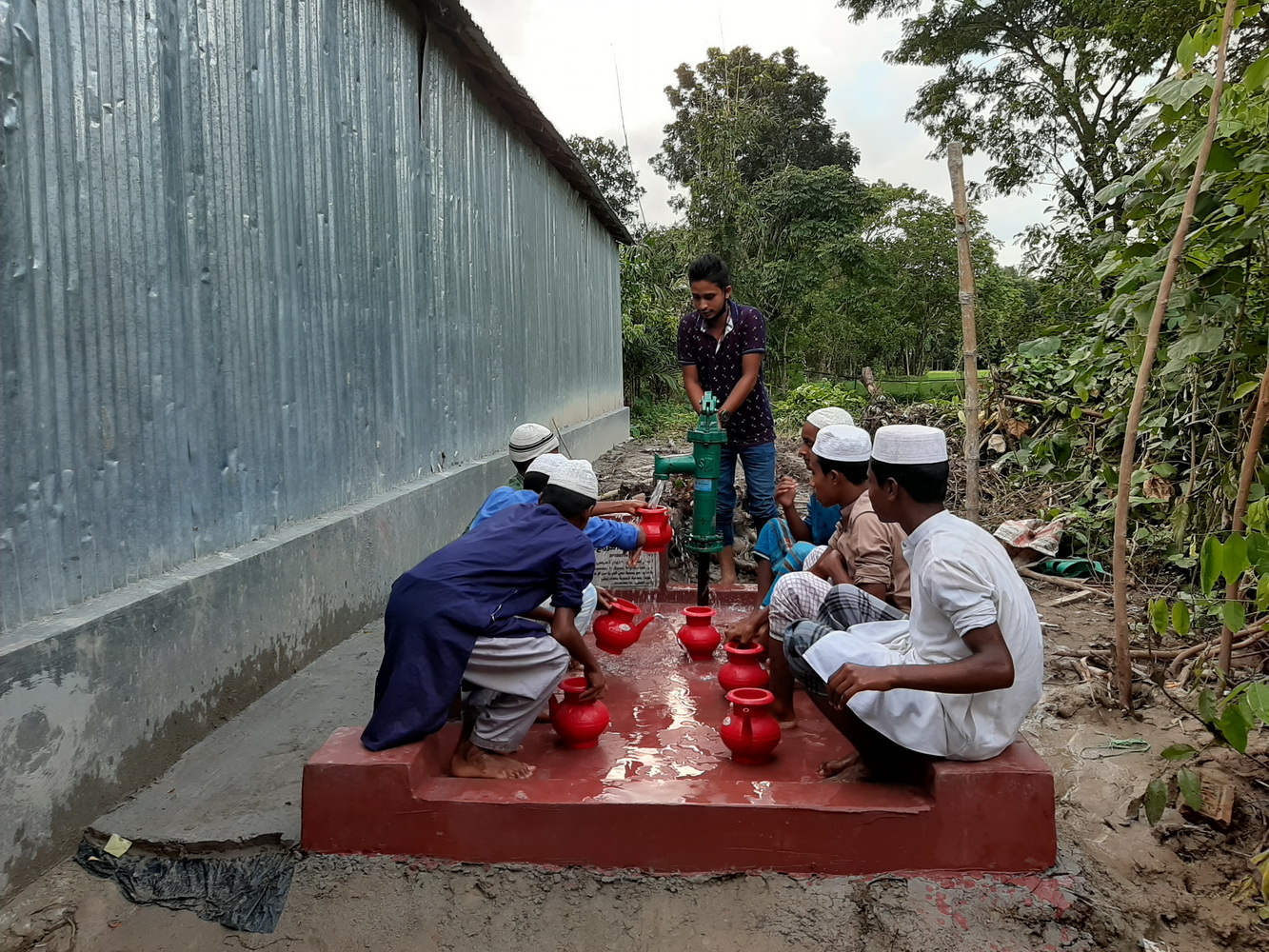 A Well with hand pump (40-50 metres) with 6 ablution places